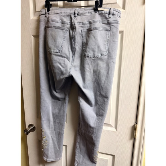 016-019 Soft Surroundings Women's 18W Light Wash Embroidered‎ Straight Leg Jeans - Picture 7 of 13